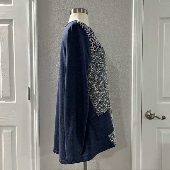 ❗️3/$20❗️Logo by Lori Goldstein Brushed Terry Mixed Media Top - Picture 4 of 11